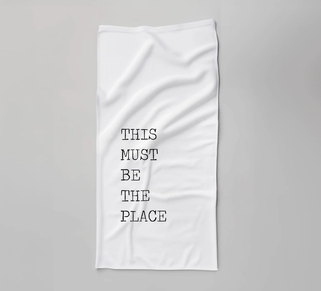 This Must Be The Place Minimalist schwarz-weißes Zitat Handtuch von Summer Soul Co. - Quotes