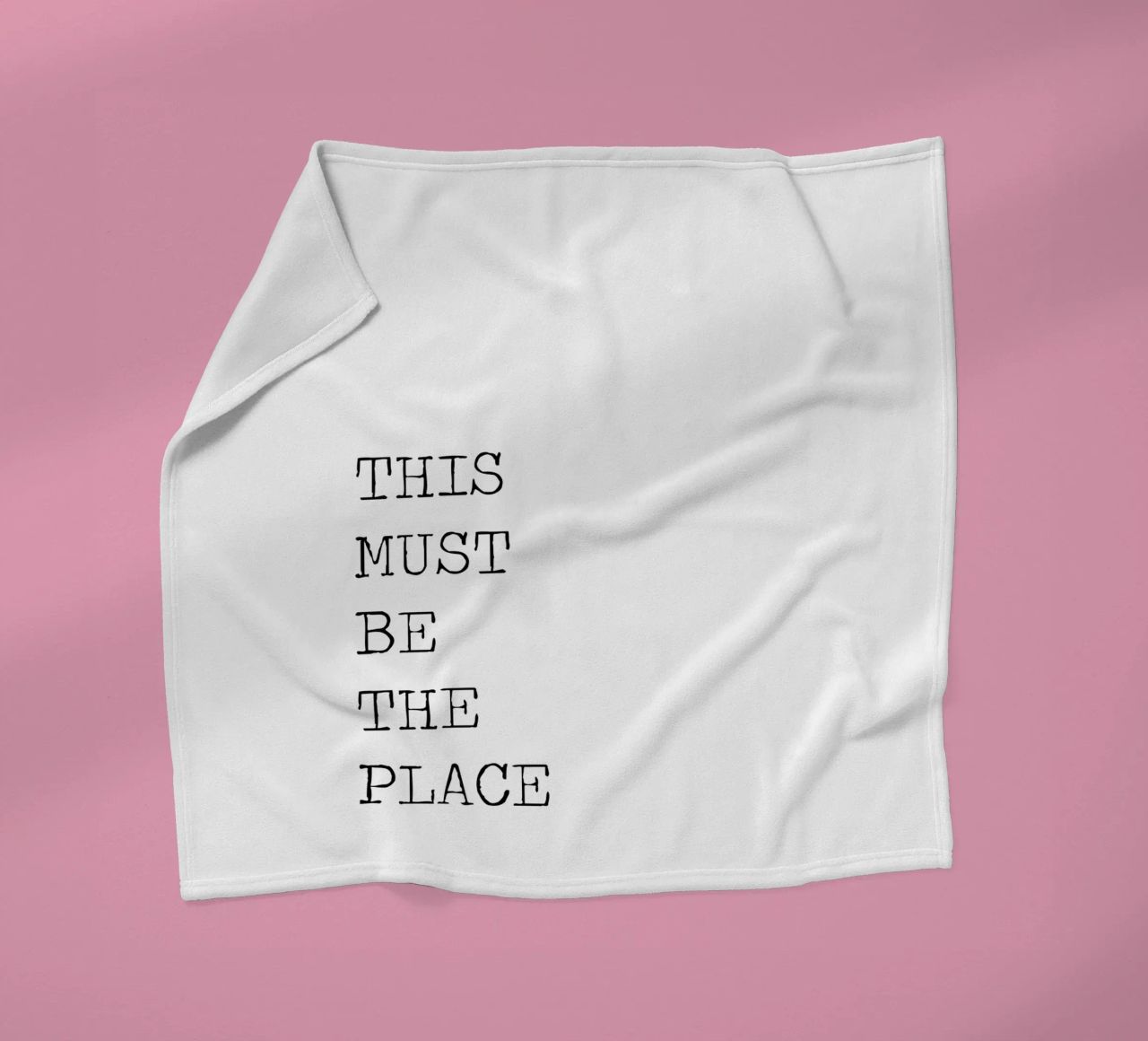This Must Be The Place Minimalist schwarz-weißes Zitat Fleecedecke von Summer Soul Co. - Quotes
