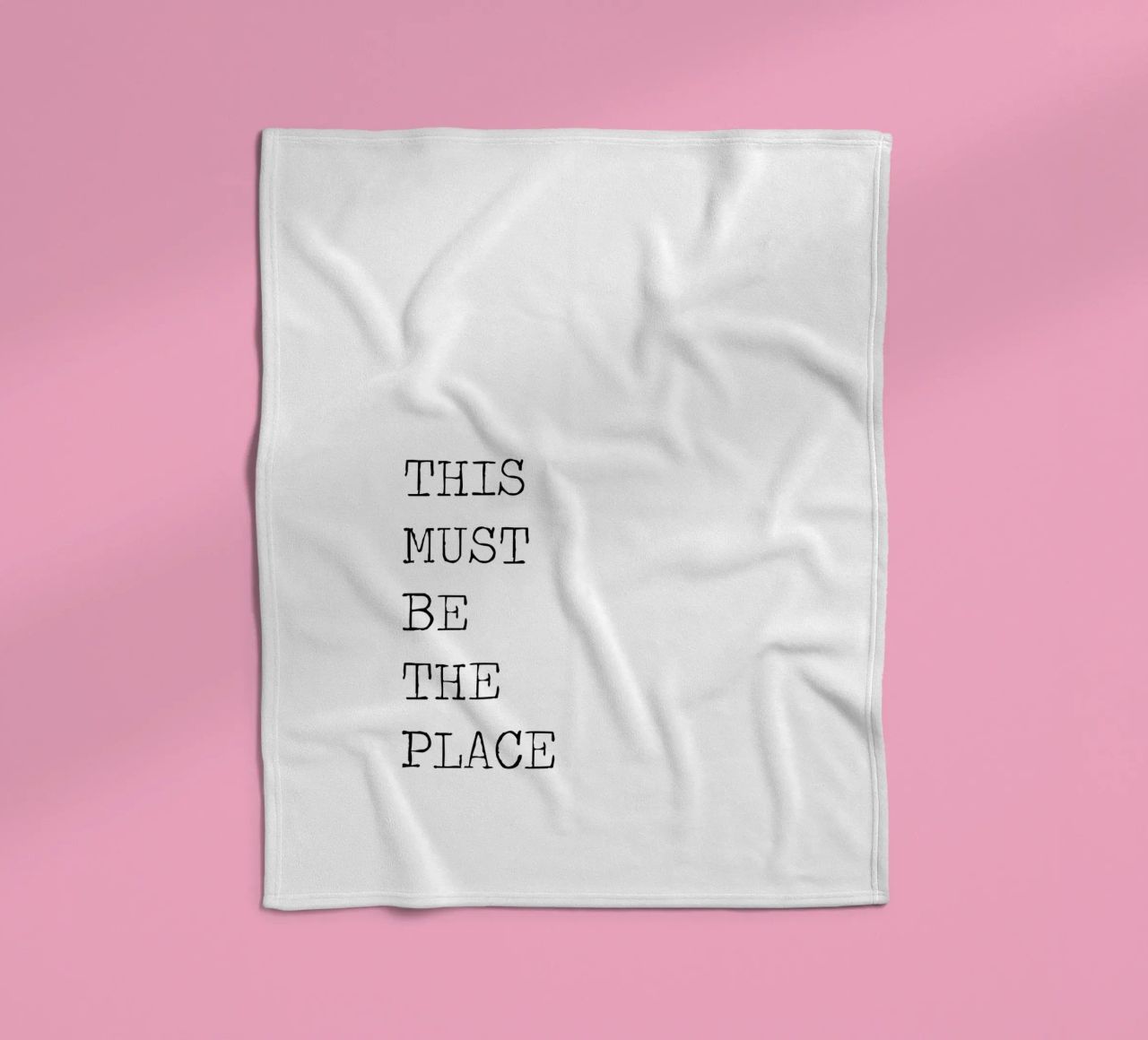 This Must Be The Place Minimalist schwarz-weißes Zitat Fleecedecke von Summer Soul Co. - Quotes