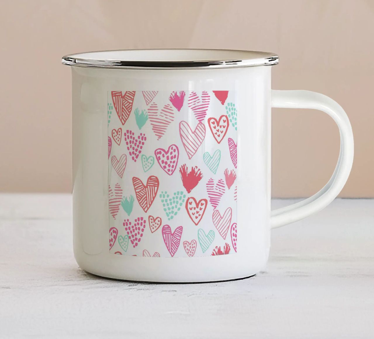 Valentines Pretty tazza in smalto da Charlotte Winter