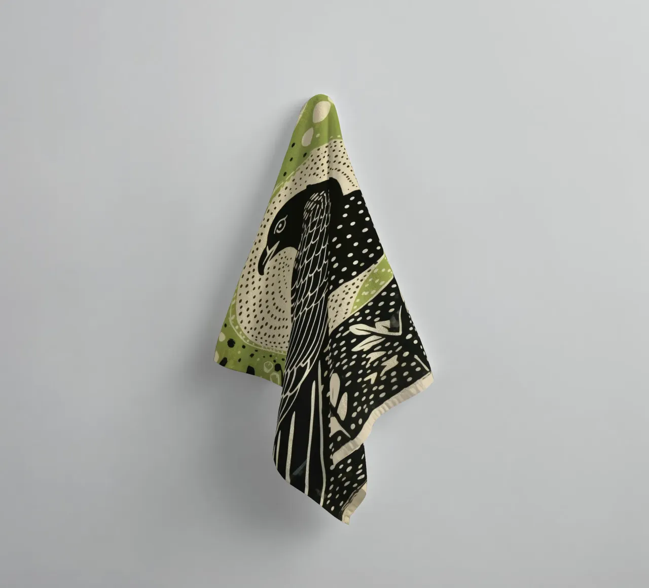 Faucon vert 1 serviette de bain de Minimal Animal Art