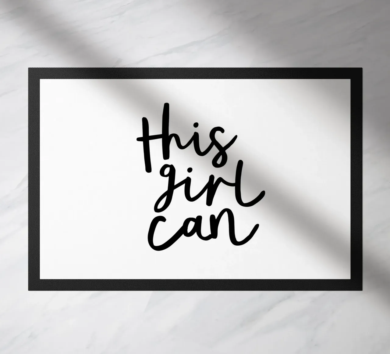 Questa ragazza può zerbino da THE MOTIVATED TYPE