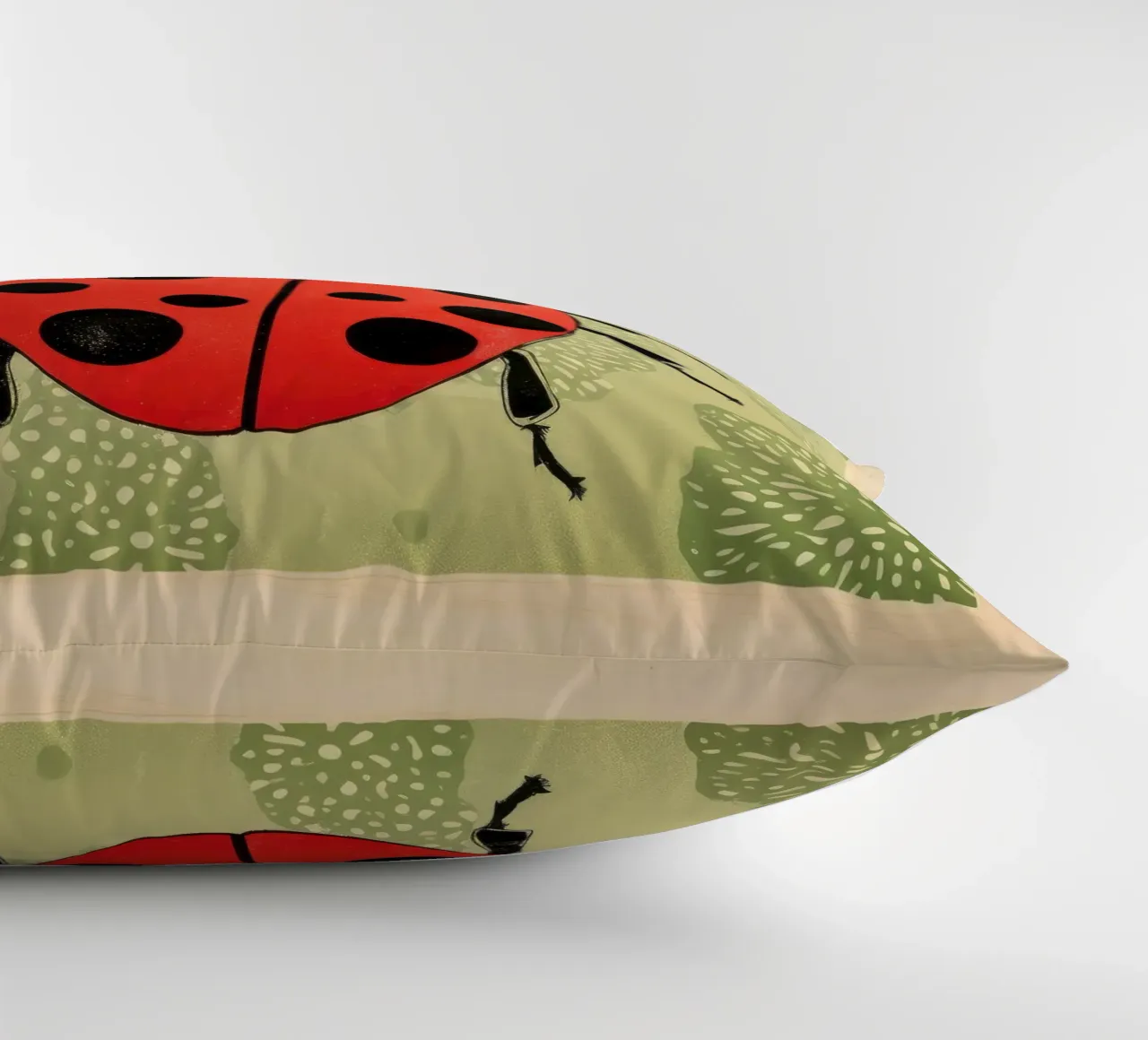 Coccinella verde 2 cuscino da Minimal Animal Art
