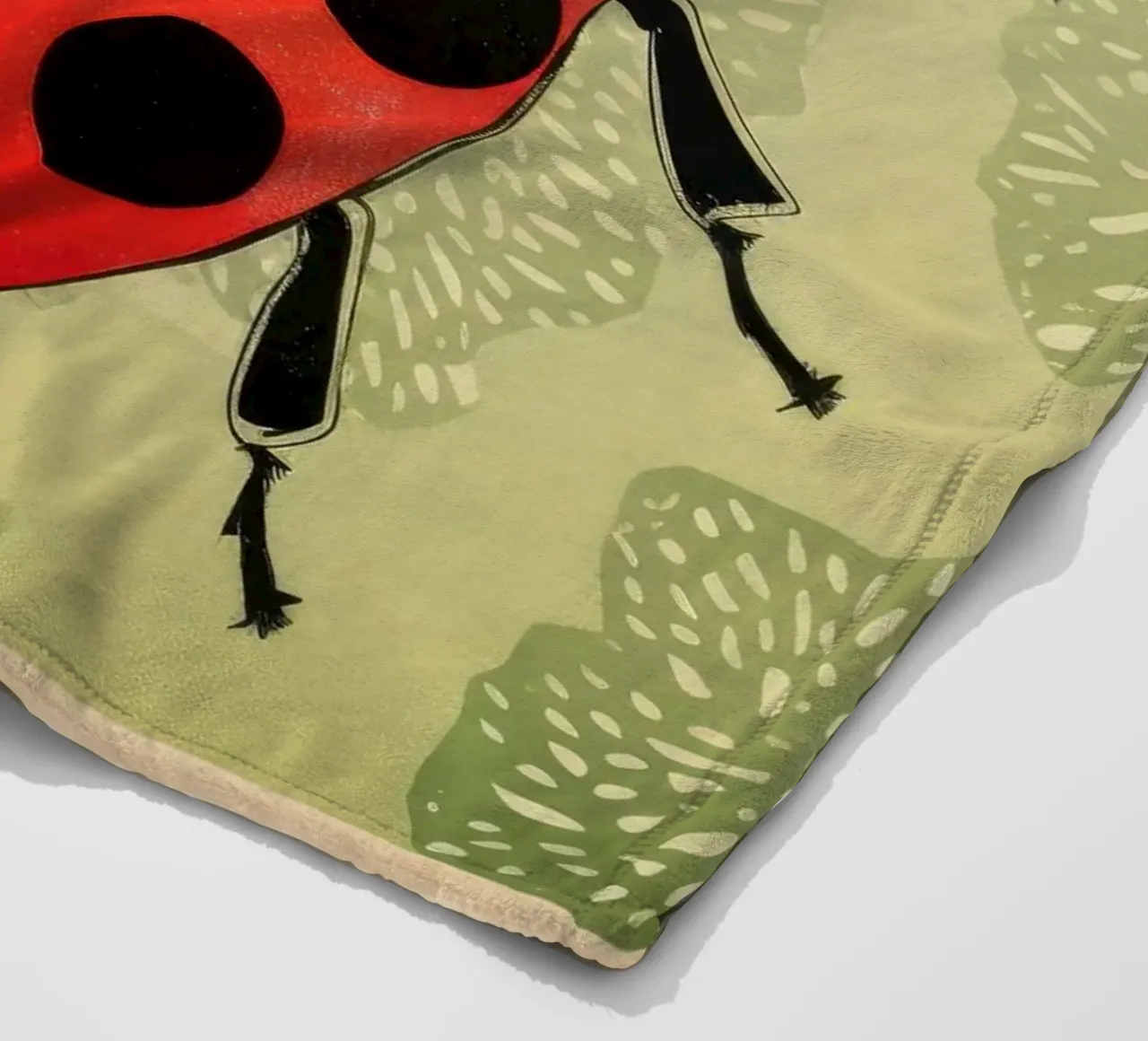 Coccinella verde 2 coperta in pile da Minimal Animal Art