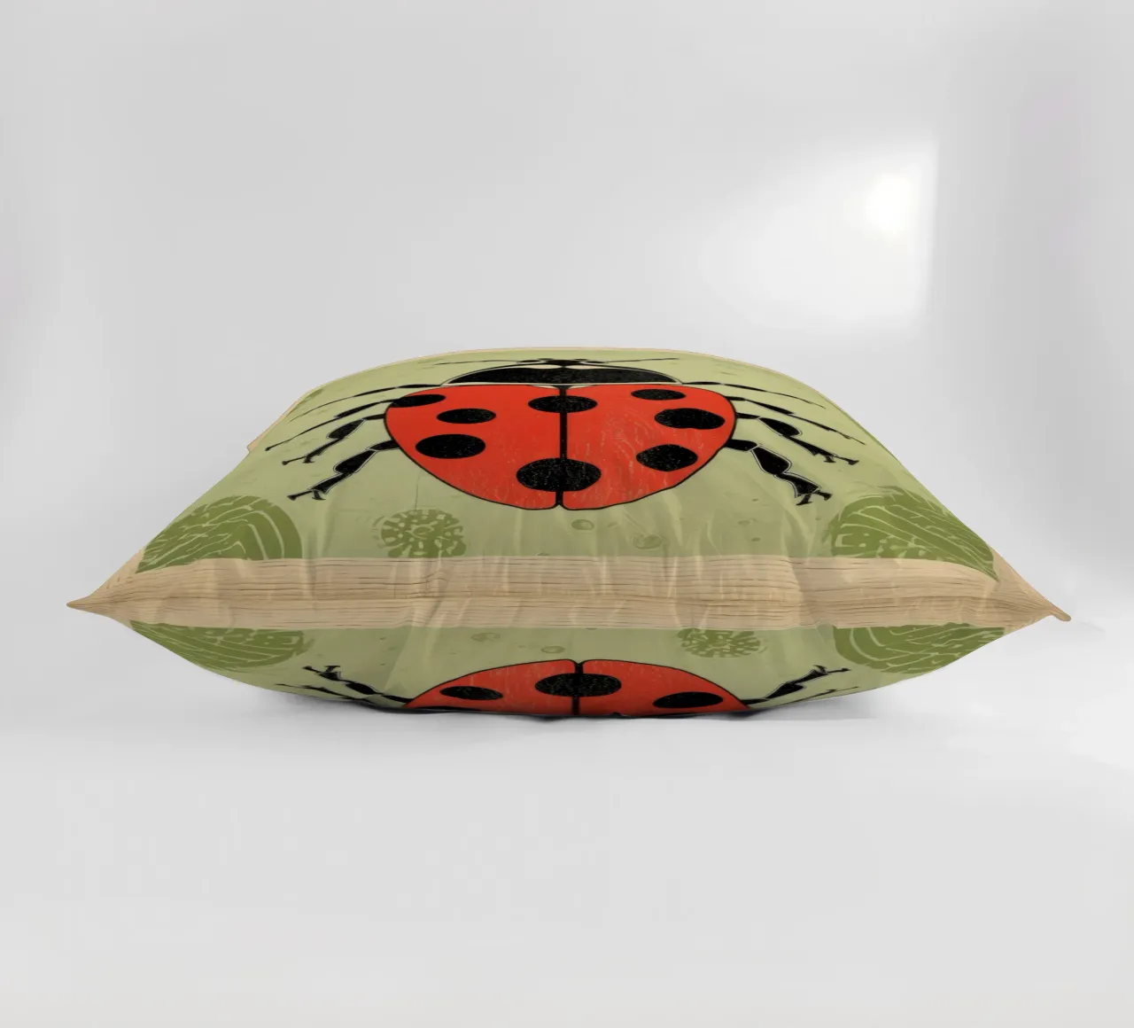 Coccinella verde 3 cuscino da Minimal Animal Art