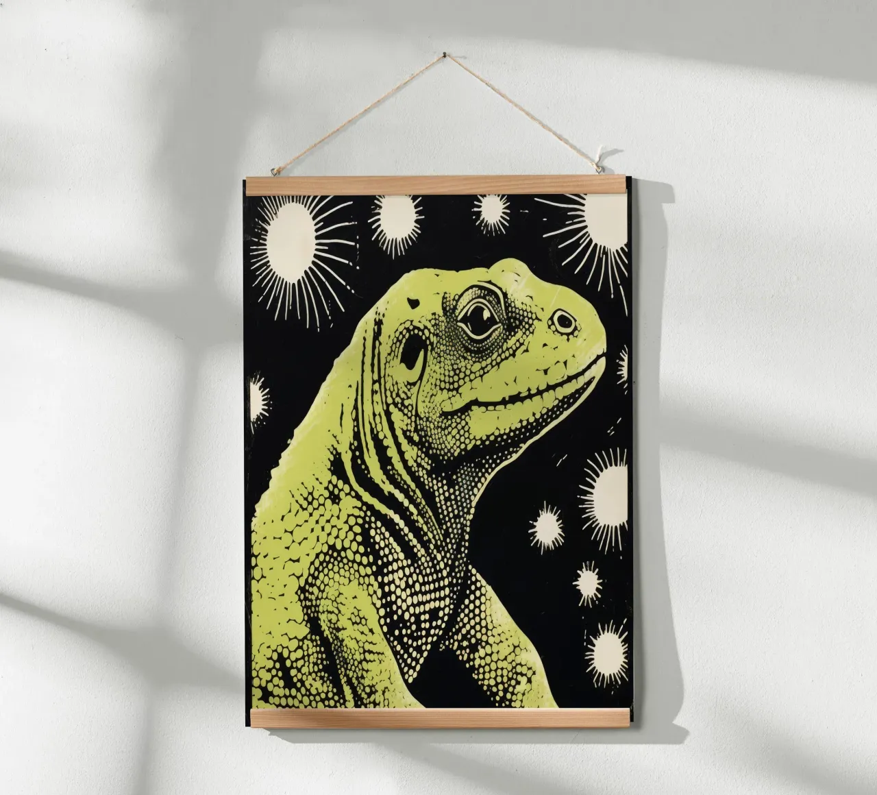 Drago di Komodo verde 2 poster con telaio in legno da Minimal Animal Art