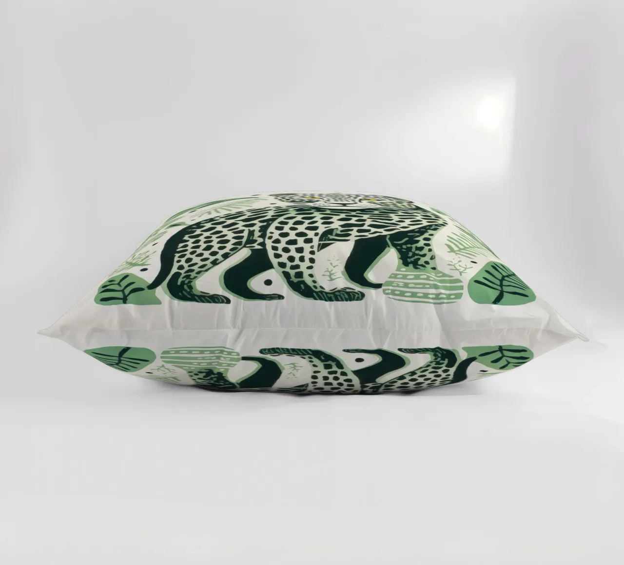 Leopardo Verde 2 cuscino da Minimal Animal Art