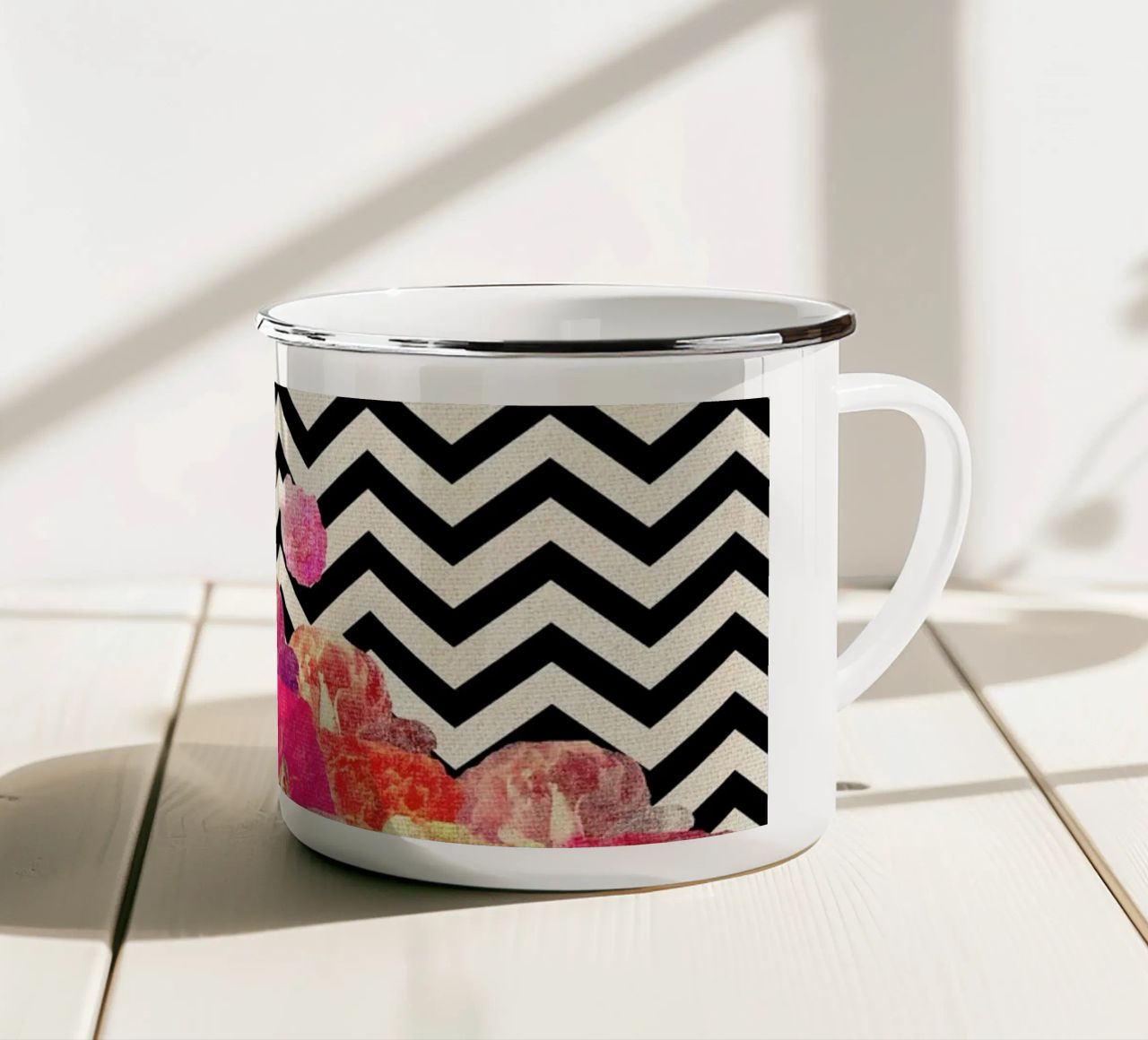 Chevron Flora II tazza in smalto da Bianca Green