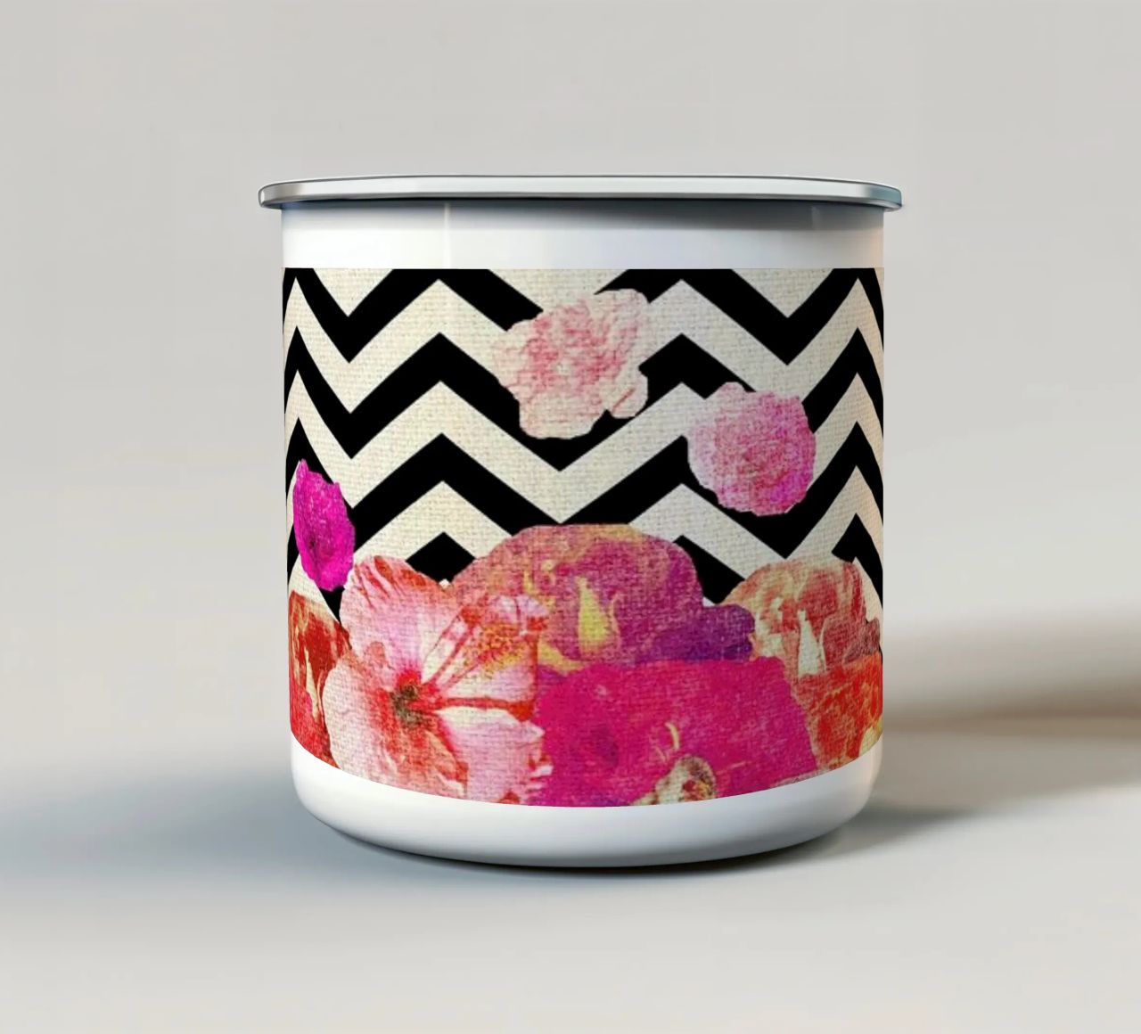 Chevron Flora II tazza in smalto da Bianca Green