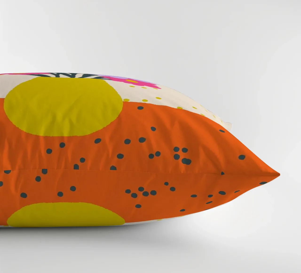 Fiori in vaso - arancio, giallo, lavanda, rosa cuscino da Wackapacka