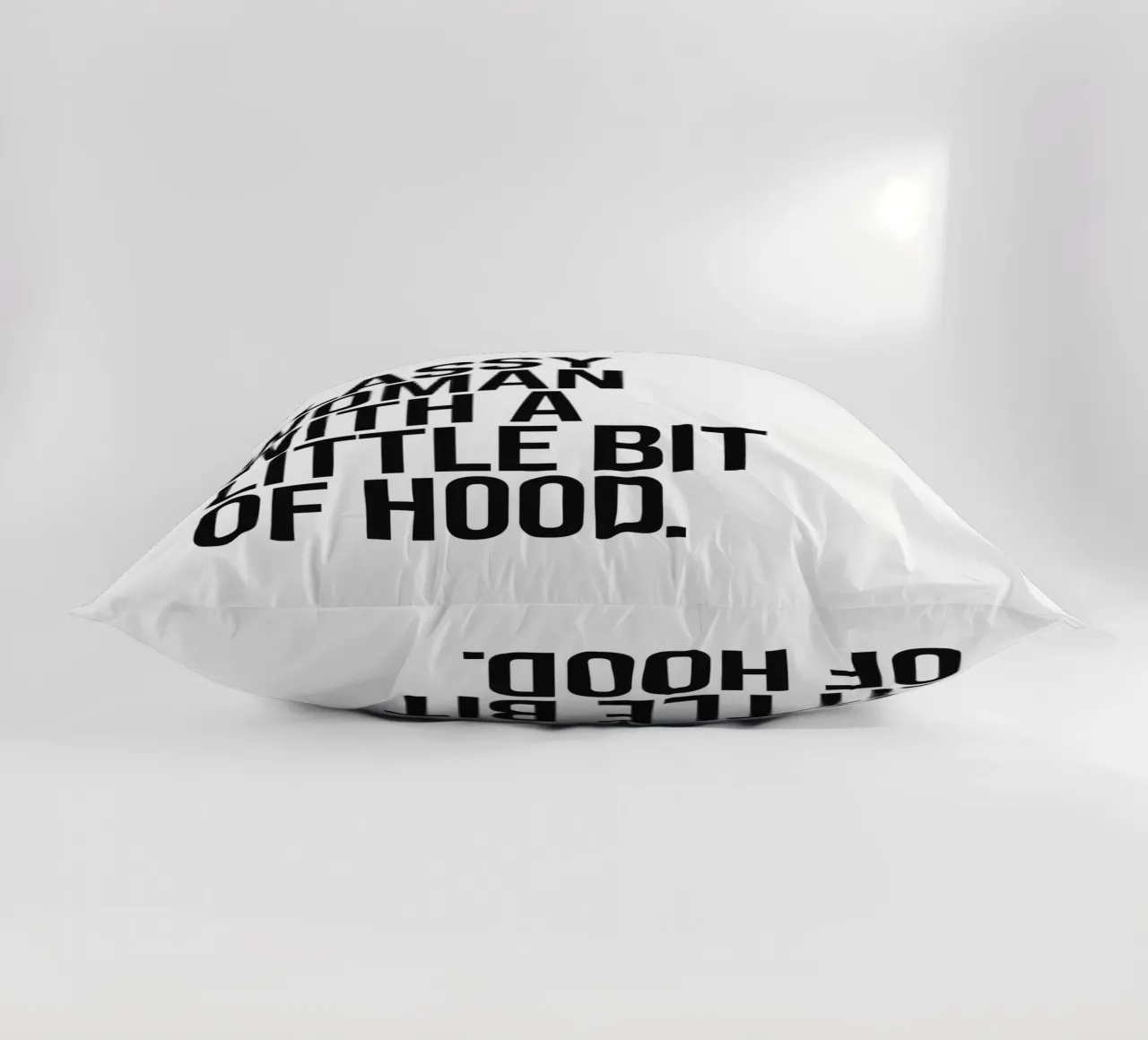 Donne di classe con un pizzico di citazione "hood cool cuscino da Paigaam Studio