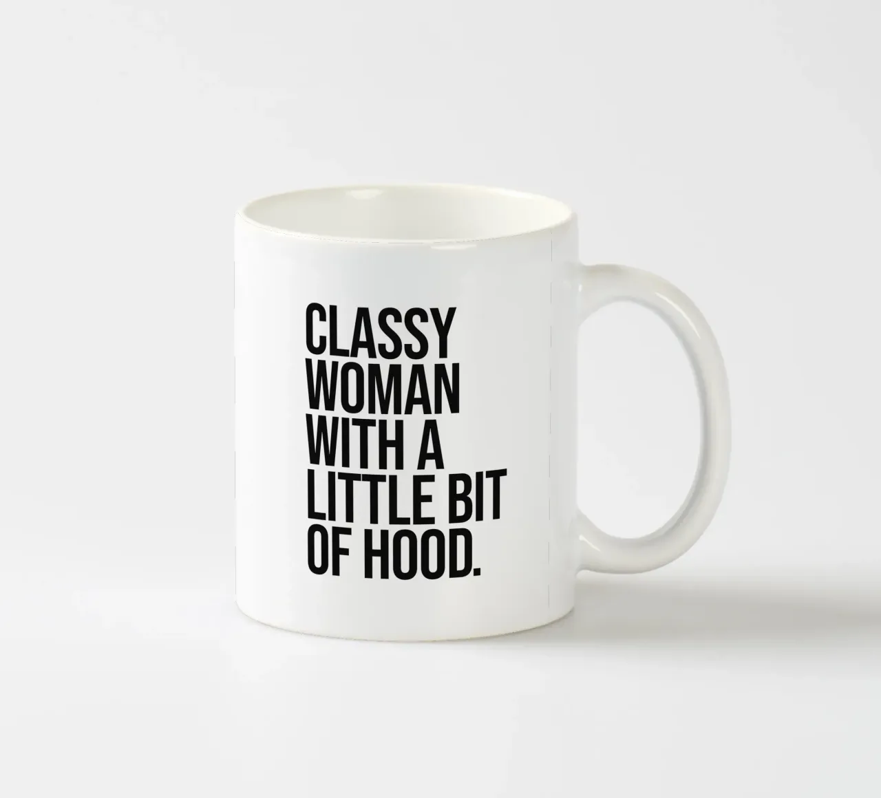 Donne di classe con un pizzico di citazione "hood cool tazza in ceramica da Paigaam Studio