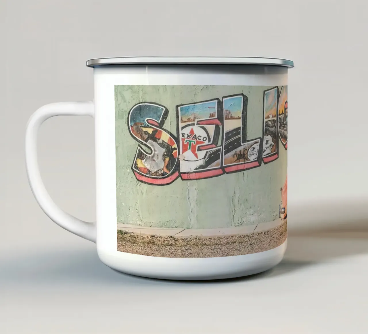 Route 66, USA I Auto d'epoca retrò a Seligman tazza in smalto da Julie Travel Photography