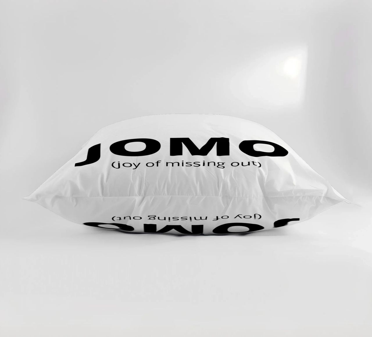JOMO (joy of missing out) cuscino da Magnific