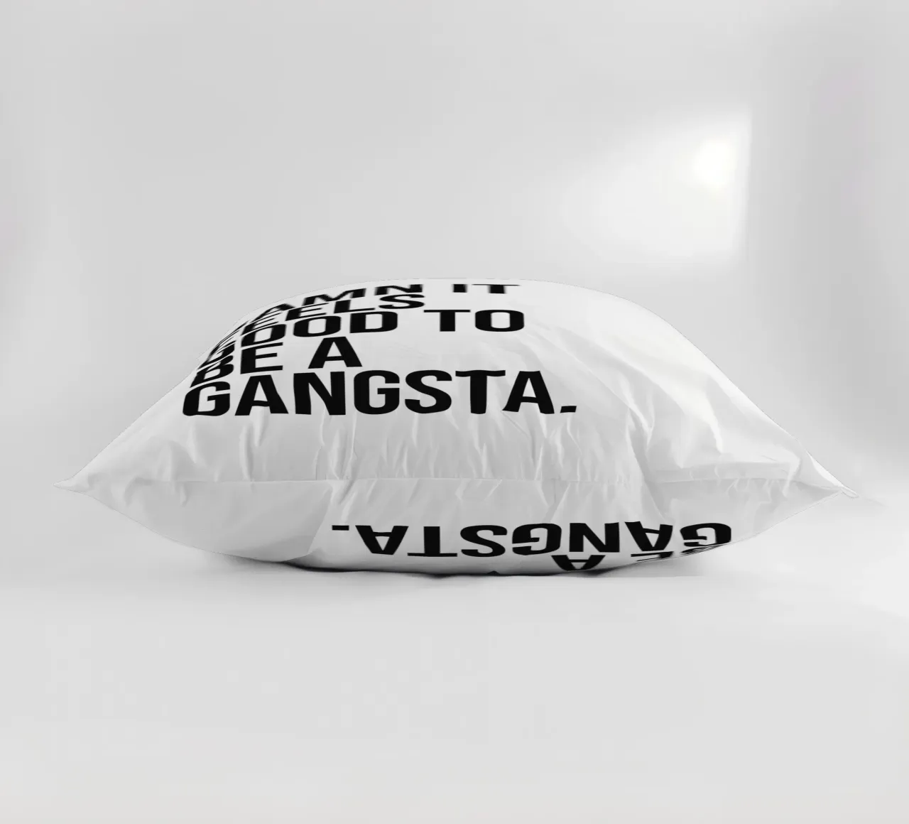 La vie d'un gangsta, c'est bien, c'est bien, c'est bien, c'est bien, c'est bien, c'est bien... coussin de Paigaam Studio