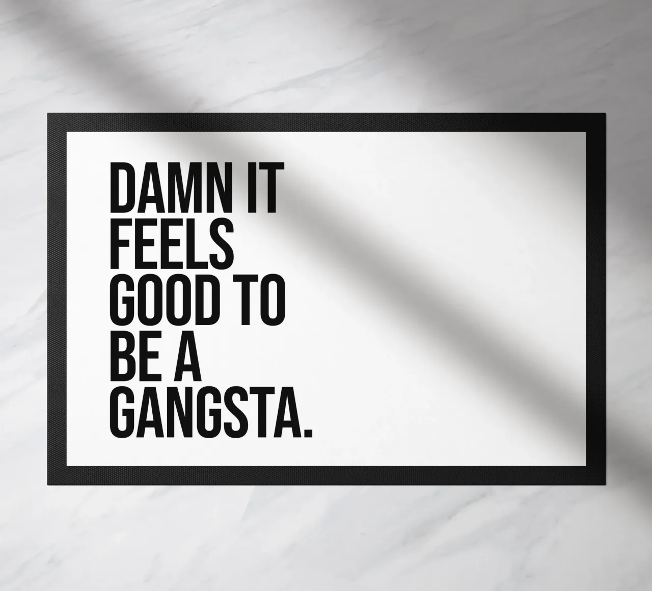 La vie d'un gangsta, c'est bien, c'est bien, c'est bien, c'est bien, c'est bien, c'est bien... paillasson de Paigaam Studio