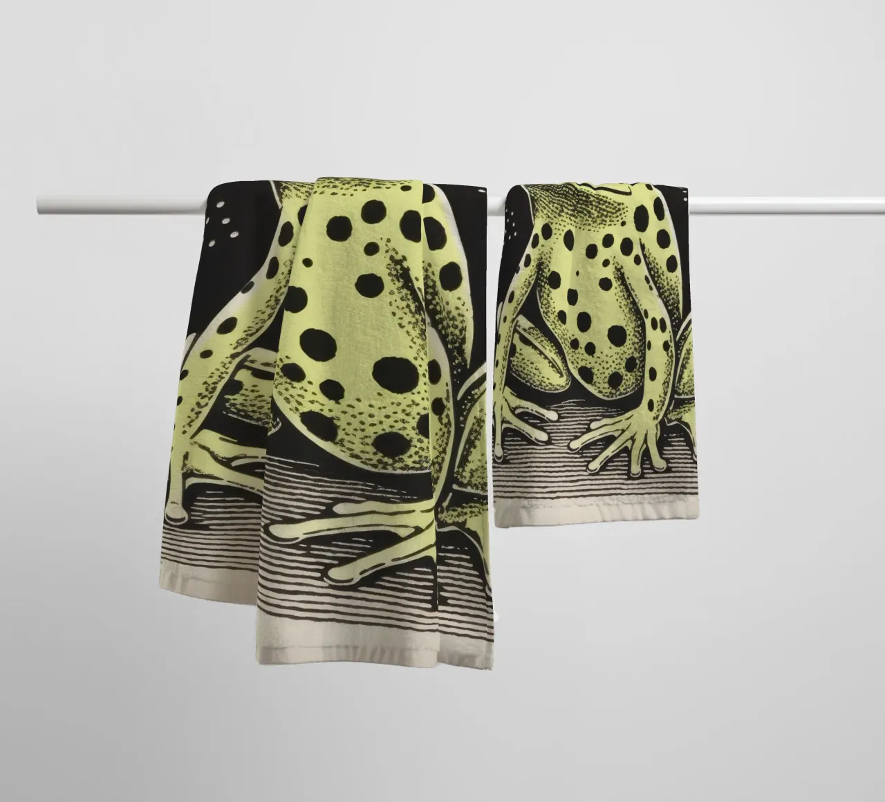 Rana verde 1 asciugamano da bagno da Minimal Animal Art