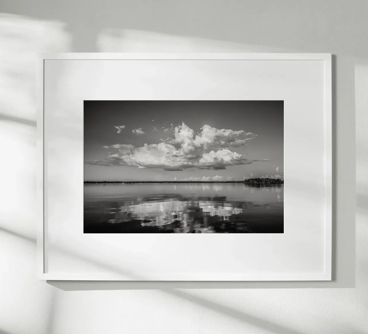 Landscape Photo - Cloud Mirror poster con telaio in alluminio da adrianooliveiraphoto