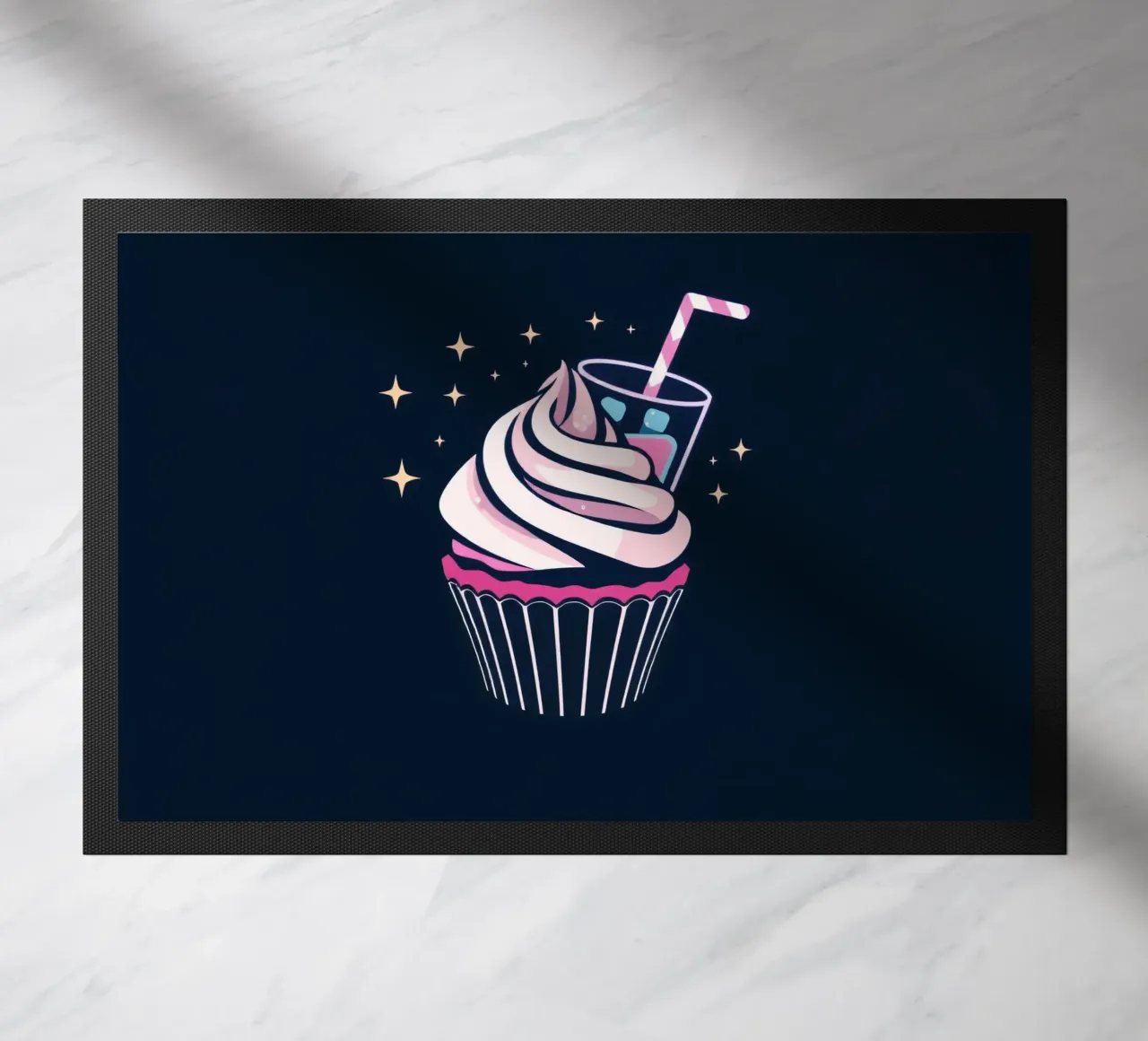 Cupcake colorati con glassa vorticosa e sormontati zerbino da DesignDoodle