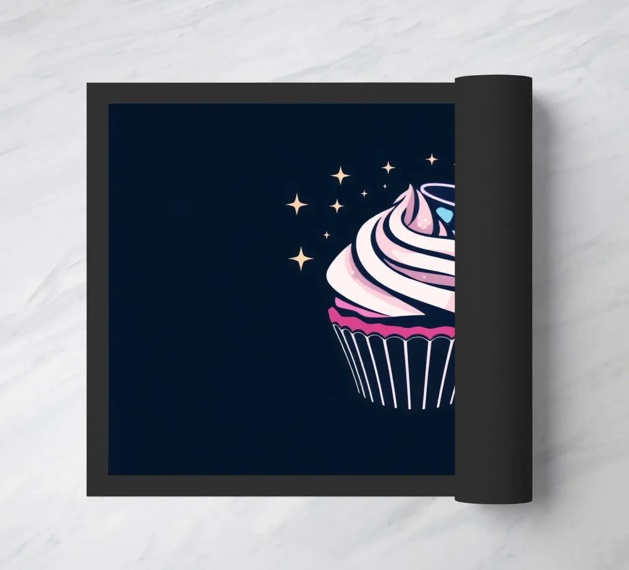 Cupcake colorati con glassa vorticosa e sormontati zerbino da DesignDoodle