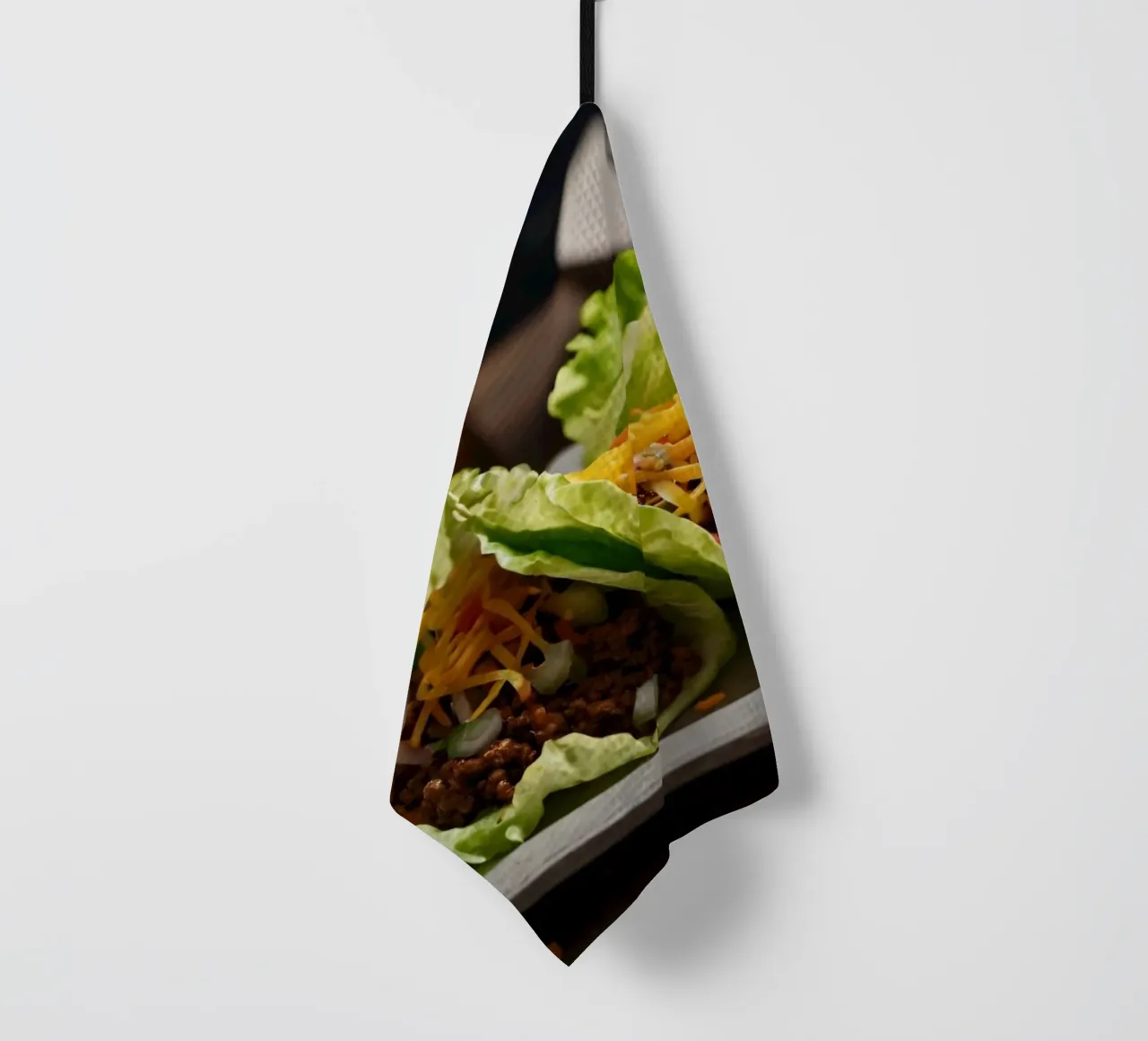 Deliziosi involtini di lattuga ripieni di carne di manzo stagionata canovaccio da cucina da DesignDoodle