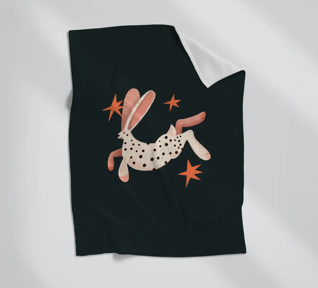 Schwarz gepunkteter weißer Hase Fleecedecke von Bold & Beautiful