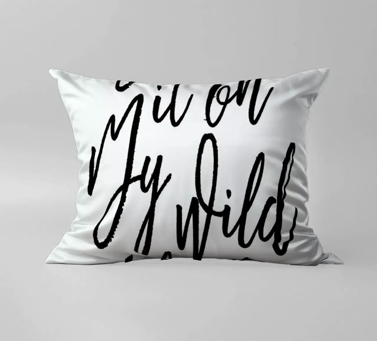 Blame It On My Wild Heart Kissen von Honeymoon Hotel
