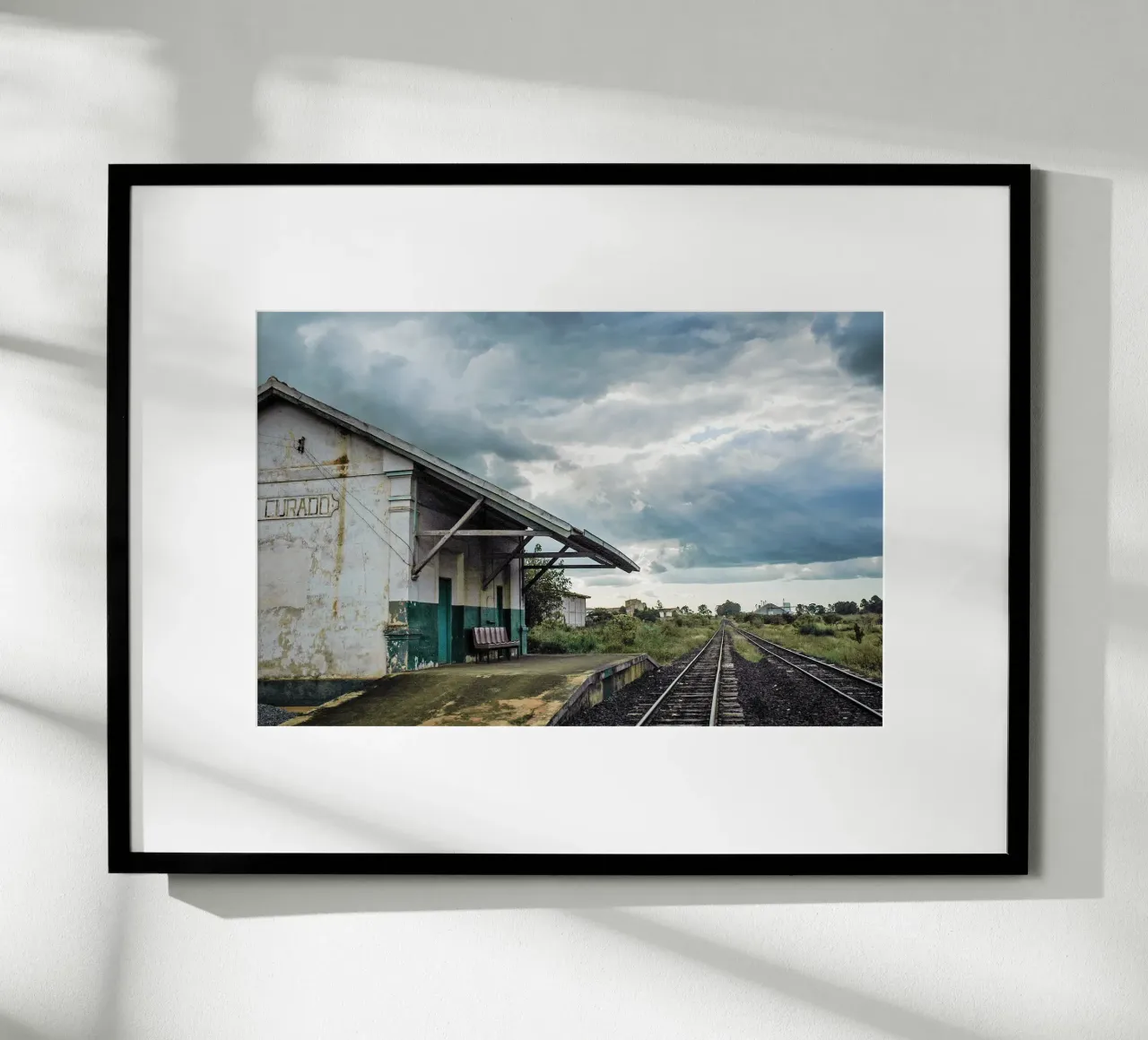 Old Train Station poster con telaio in legno da adrianooliveiraphoto