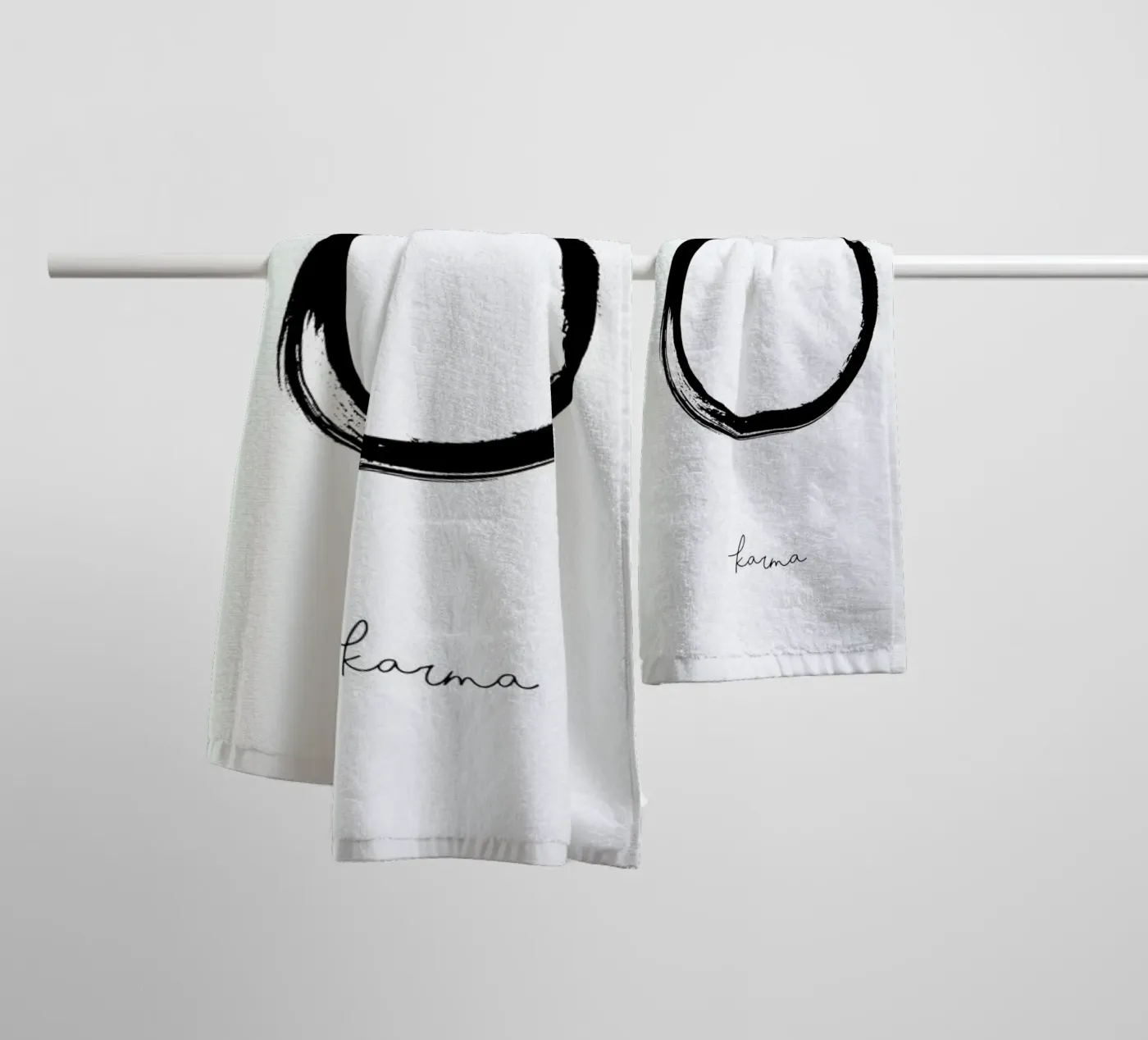 Karma badhanddoek van Honeymoon Hotel