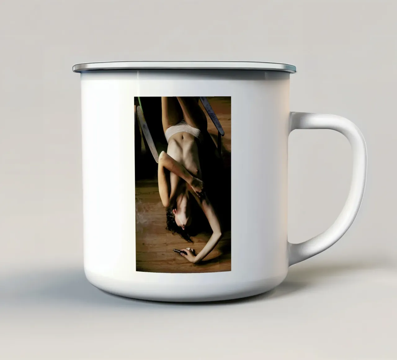 Masstone tazza in smalto da Matevž Kosterov