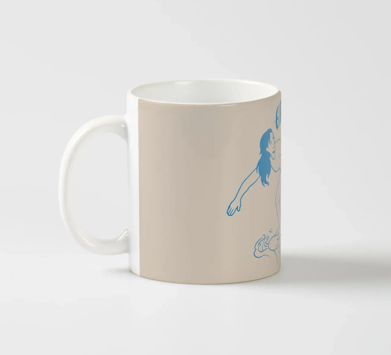Ragazze che fanno surf tazza in ceramica da Gunawan Rb