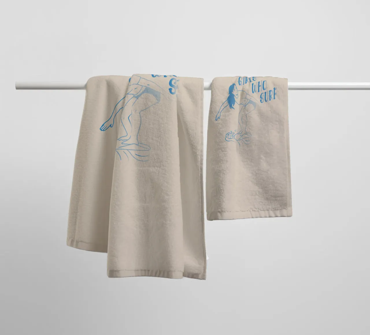 Ragazze che fanno surf asciugamano da bagno da Gunawan Rb