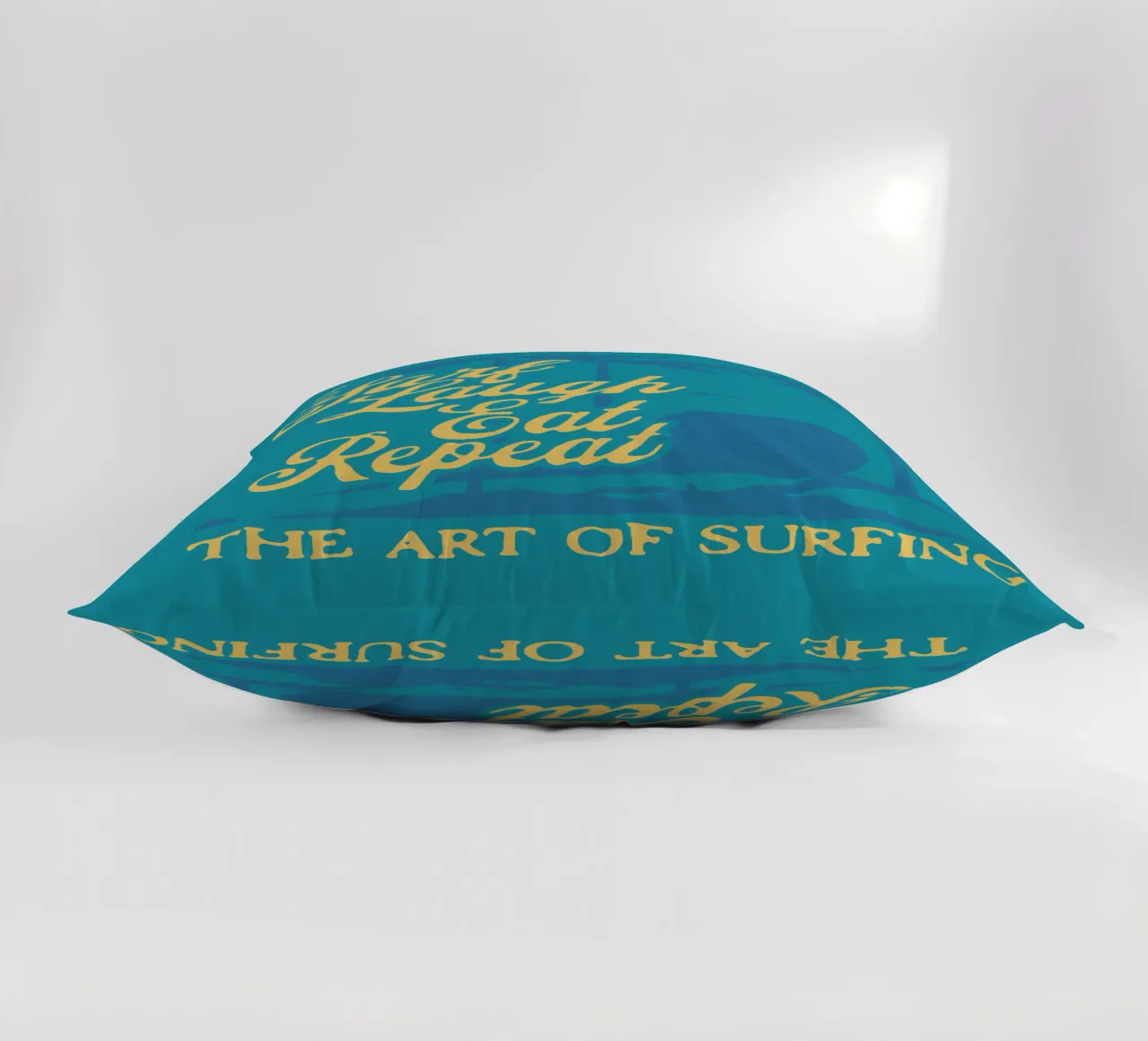 Surf Laugh Eat Repeat cuscino da Gunawan Rb
