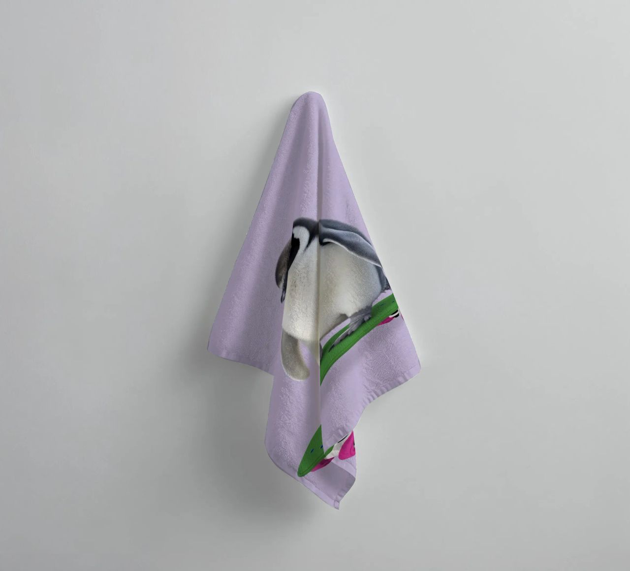 Skate Penguin asciugamano da bagno da Dagmar Pels