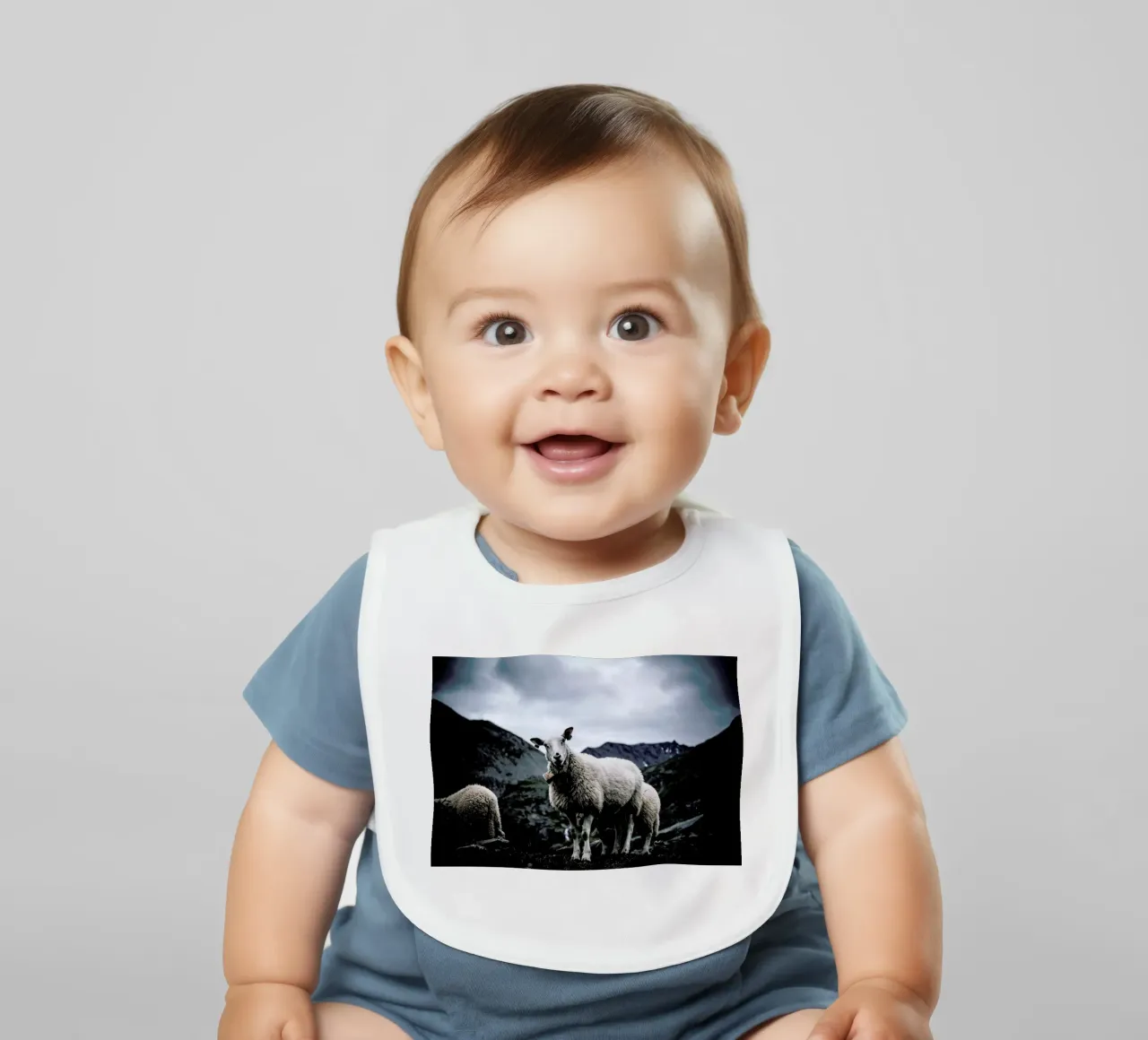 Sheep 2 bavaglino da Chris Abatzis