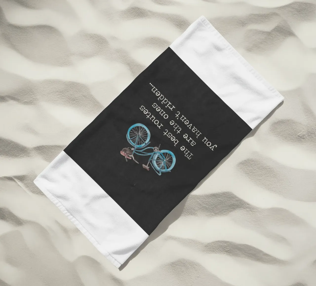 Las mejores rutas son las que no has recorrido en bicicleta toalla de playa de Summer Soul Co. - Quotes