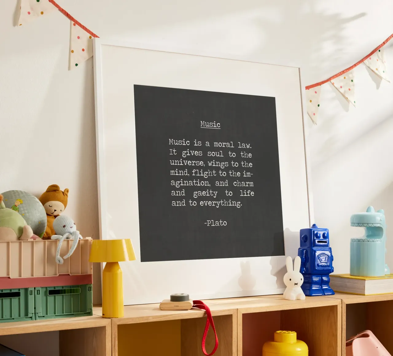 "La musica è una legge morale che dà anima all'universo" Platone poster con telaio in plastica da Summer Soul Co. - Quotes
