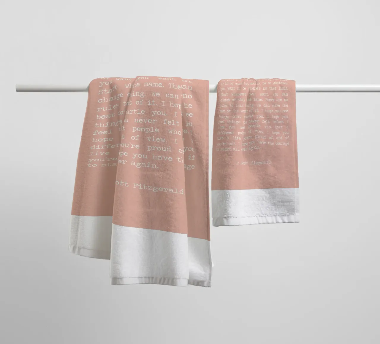 "Por si sirve de algo, nunca es demasiado tarde" F Scott Fitzgerald toalla de baño de Summer Soul Co. - Quotes