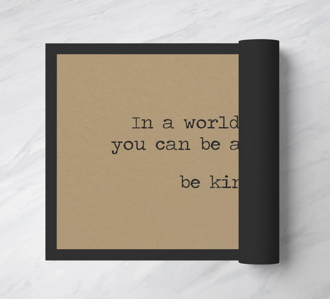 In un mondo in cui si può essere qualsiasi cosa, Be Kind Word Art zerbino da Summer Soul Co. - Quotes