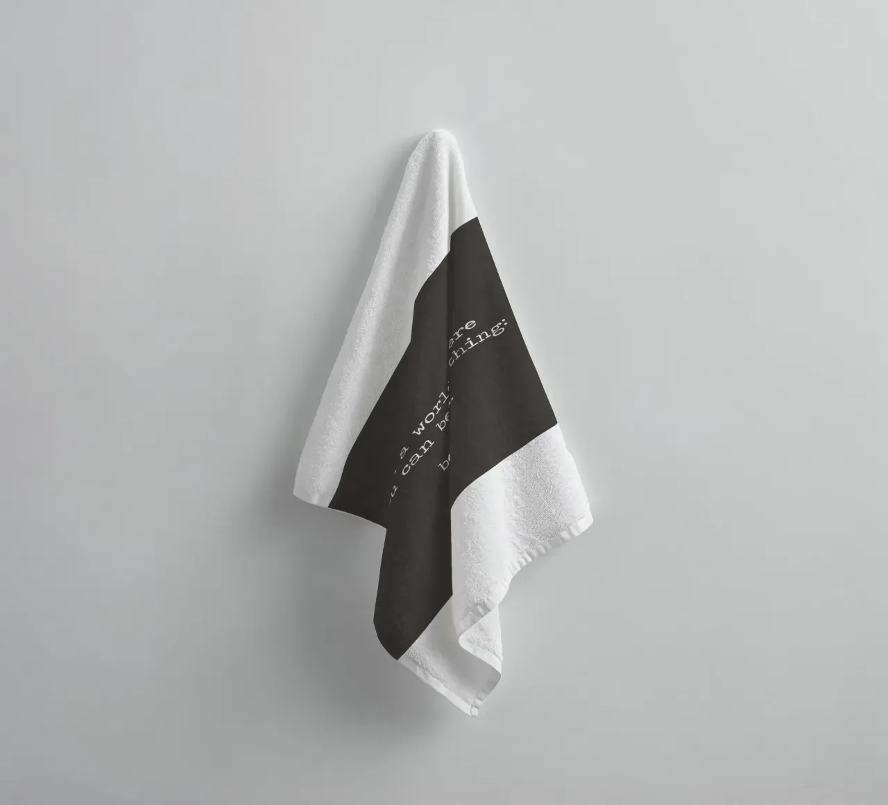 "Dans un monde où vous pouvez être n'importe quoi, soyez gentil" Vintage noir serviette de bain de Summer Soul Co. - Quotes