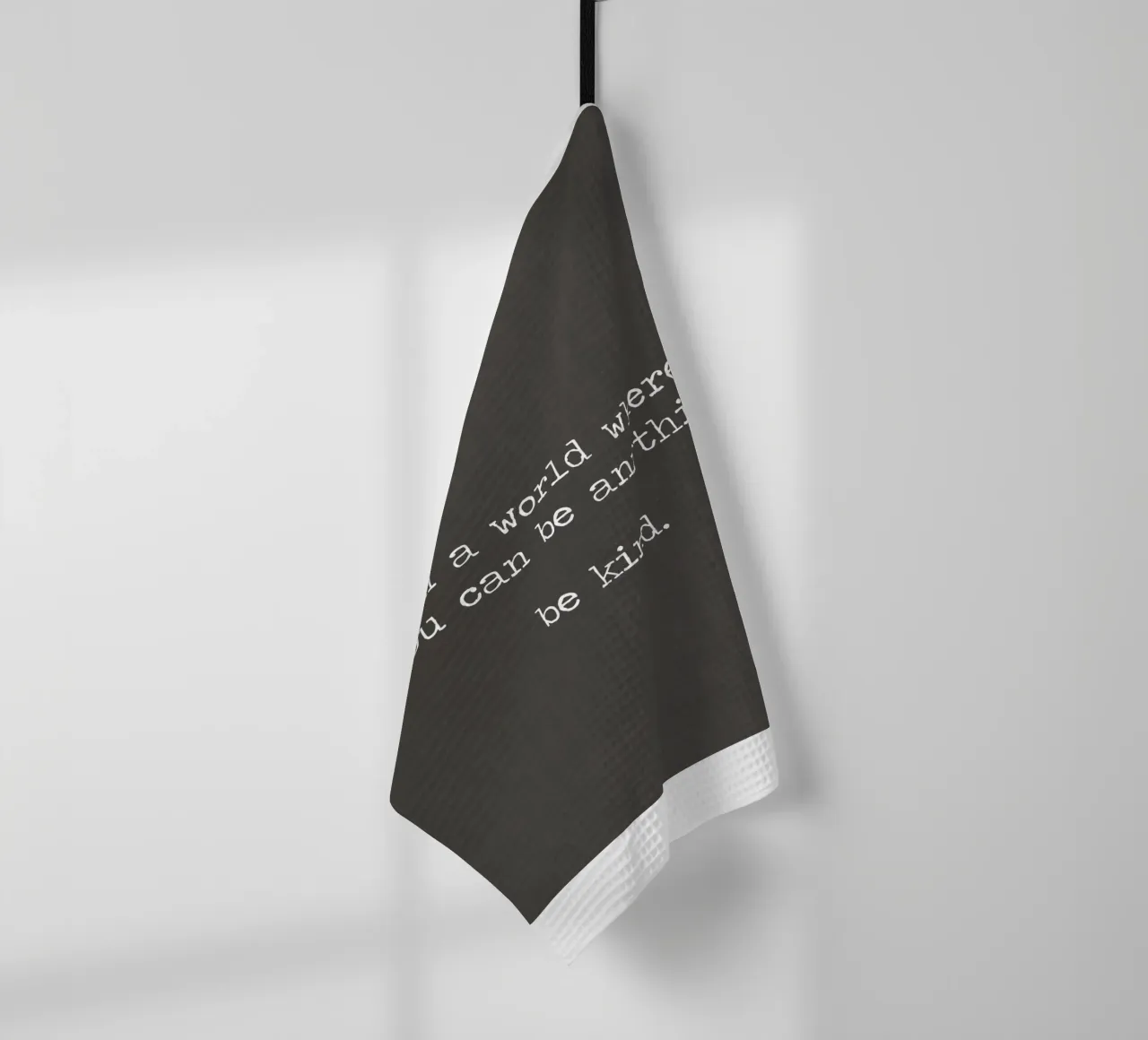 "Dans un monde où vous pouvez être n'importe quoi, soyez gentil" Vintage noir torchon de Summer Soul Co. - Quotes