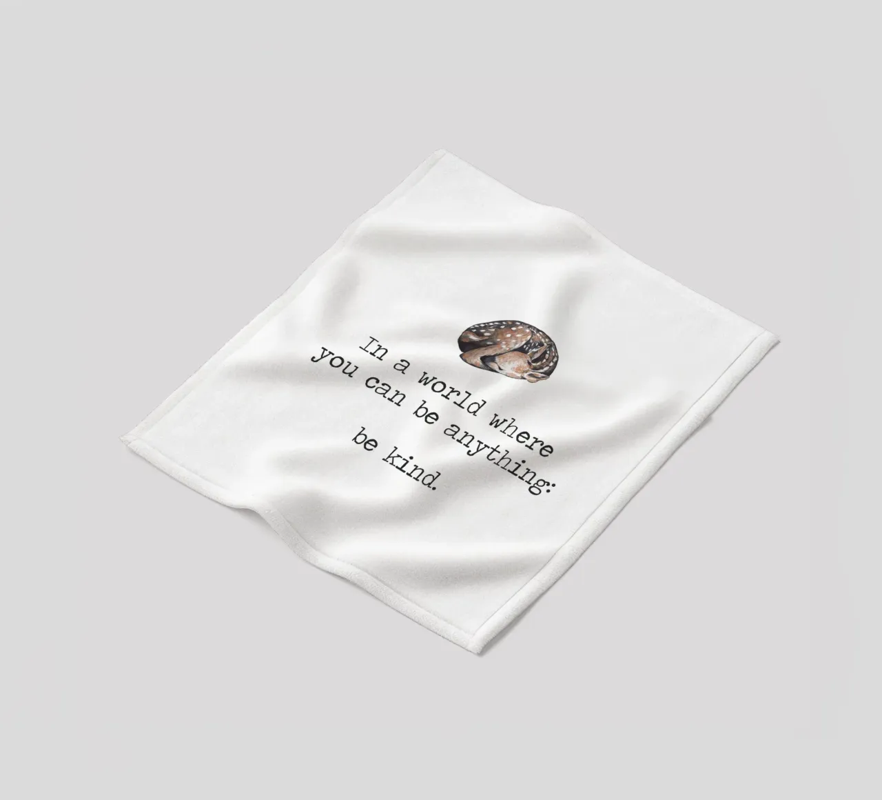 In einer Welt, in der man alles sein kann "Be Kind" Deer Word Art Fleecedecke von Summer Soul Co. - Quotes