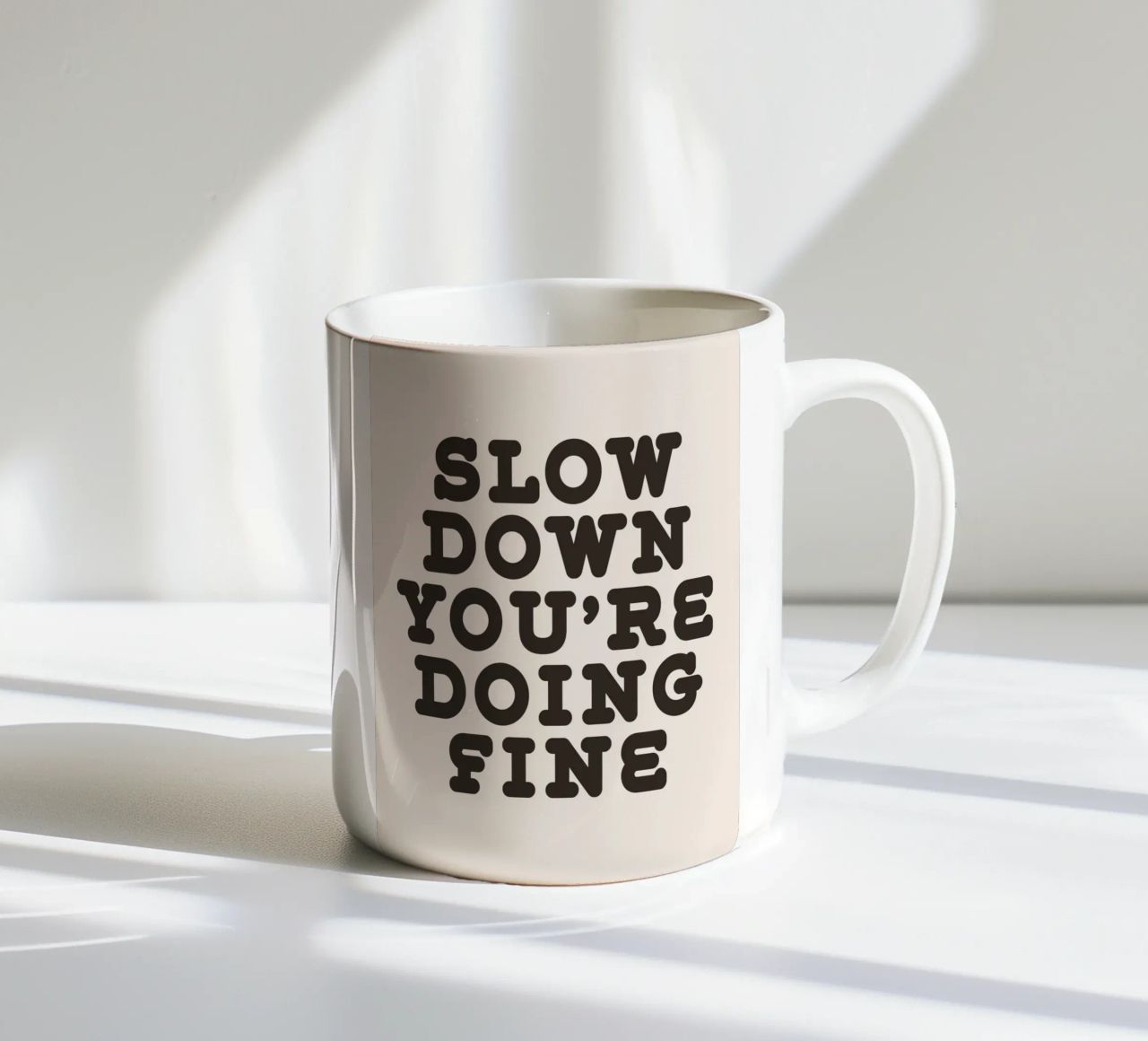 Slow down you're doing fine tazza in ceramica da WORD & WONDER
