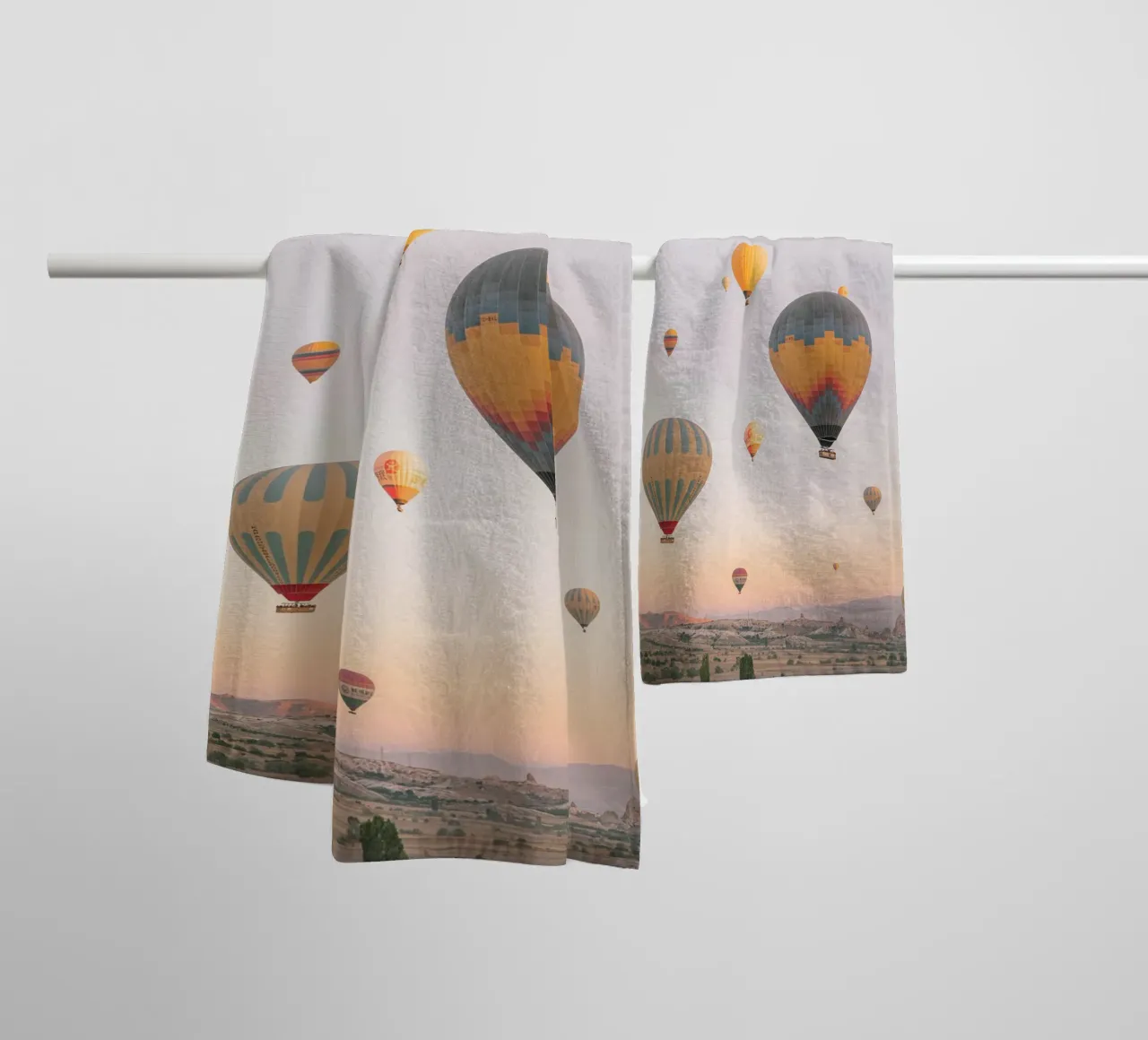 Alba in Cappadocia asciugamano da bagno da Henrike Schenk Photography