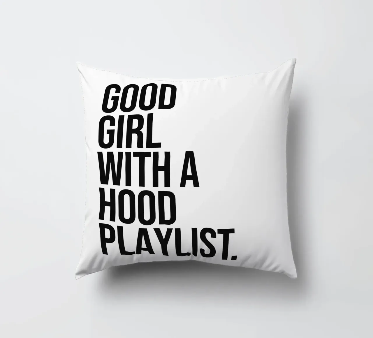 Una brava ragazza con una playlist per il quartiere cuscino da Paigaam Studio