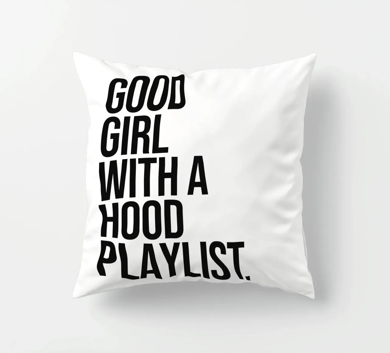 Una brava ragazza con una playlist per il quartiere cuscino da Paigaam Studio