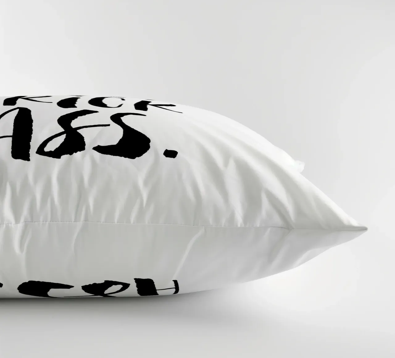 Wake Up Kick Ass: design tipografico in bianco e nero cuscino da THE MOTIVATED TYPE