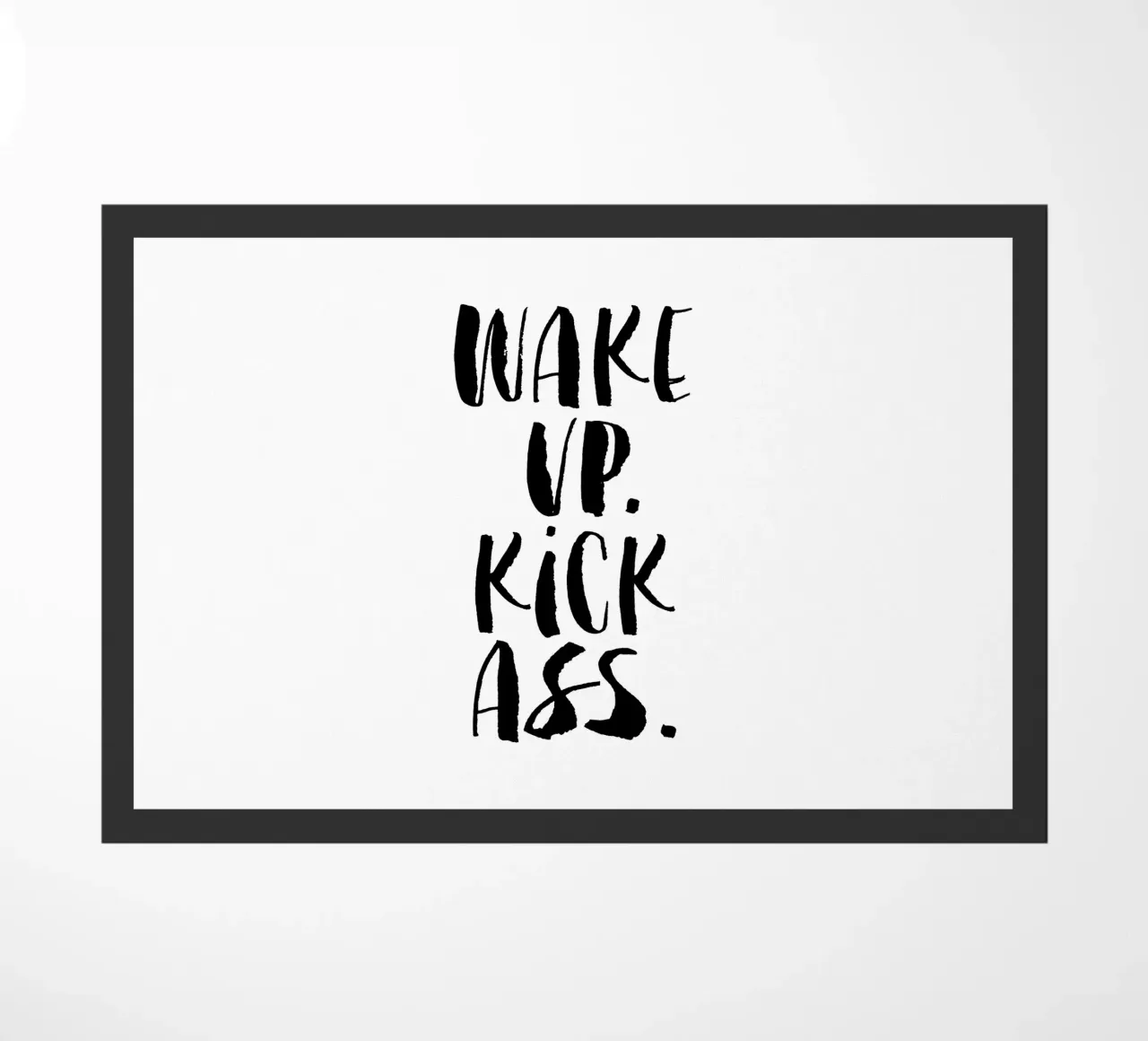 Wake Up Kick Ass: design tipografico in bianco e nero zerbino da THE MOTIVATED TYPE