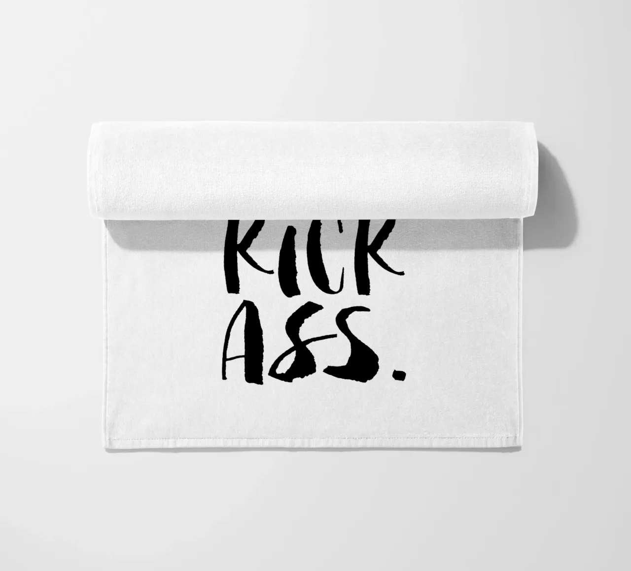 Wake Up Kick Ass: design tipografico in bianco e nero telo mare da THE MOTIVATED TYPE