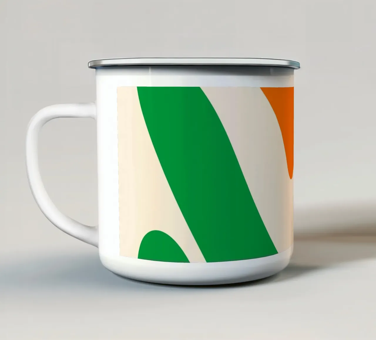 Forme astratte e moderne - arancione, verde, crema tazza in smalto da Wackapacka